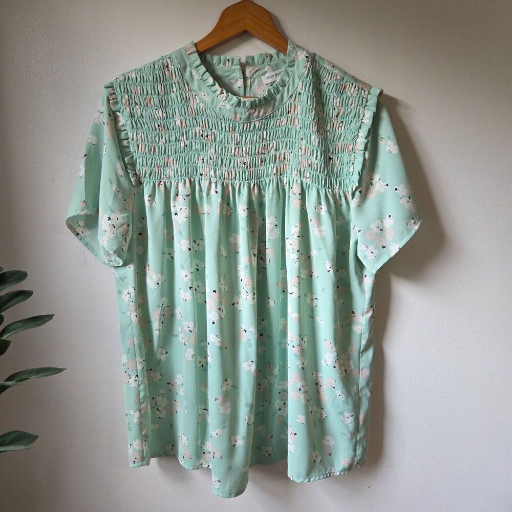 NWOT MOD BOUTIQUE FLORAL SMOCKED SHIRRED TOP SIZE LARGE